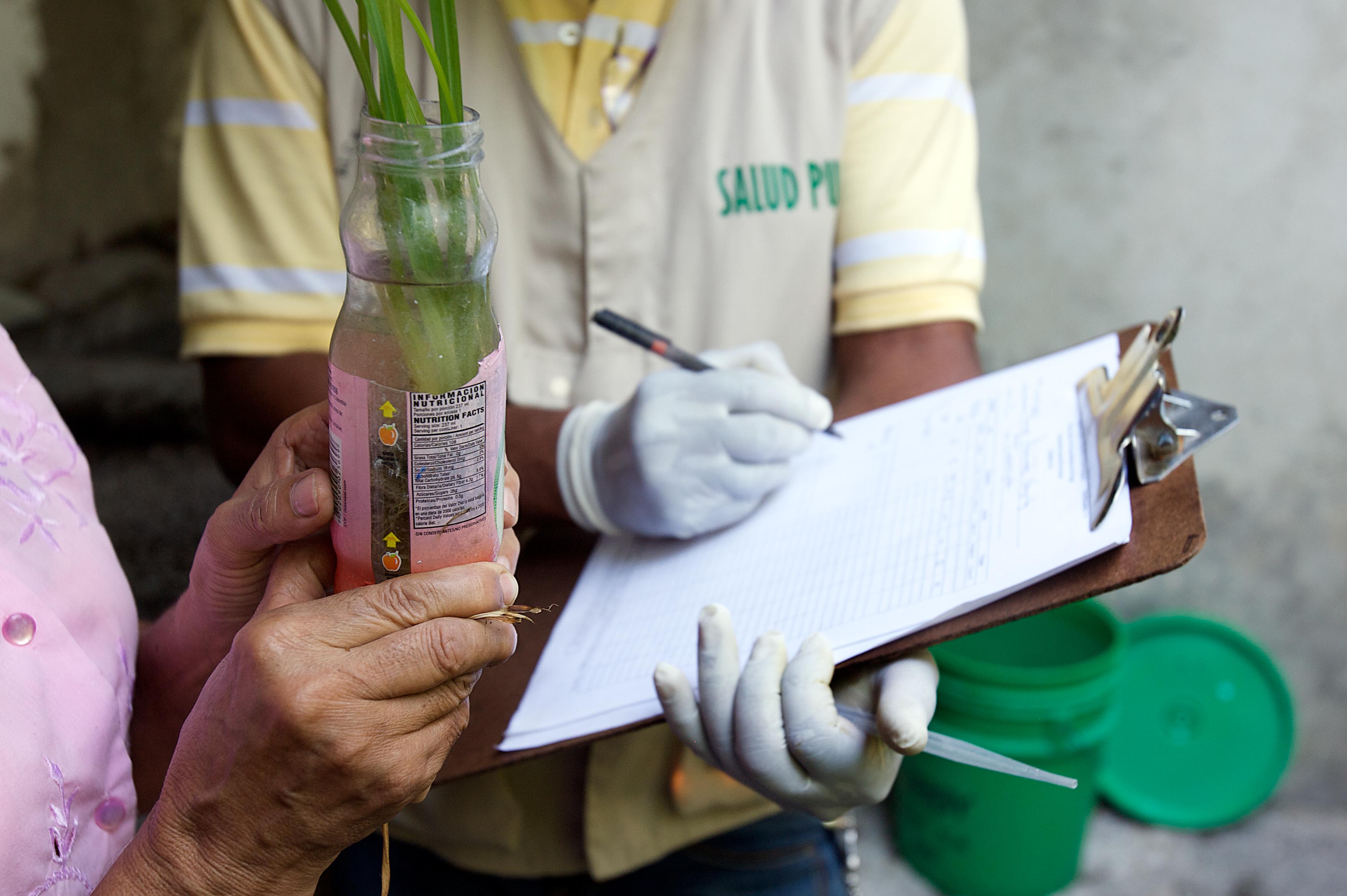 Water storage checking for mosquito breeding sites (c) CIDEIM Projec PAHO